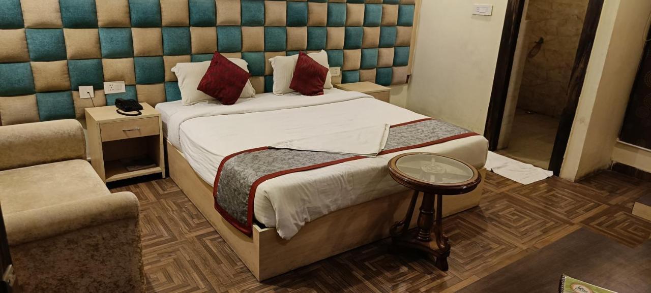 The Grand Orion Hotel Chinhat Exterior photo