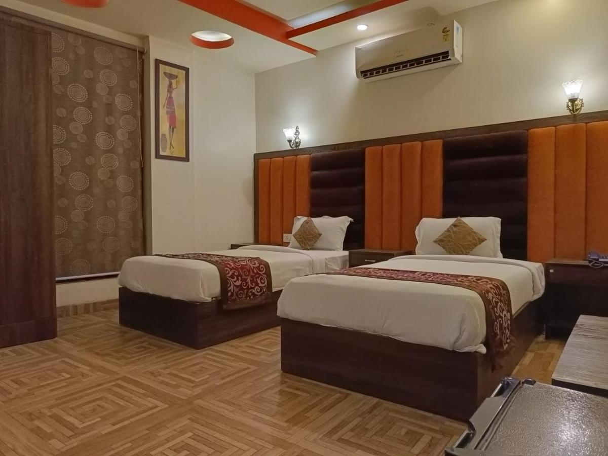 The Grand Orion Hotel Chinhat Exterior photo