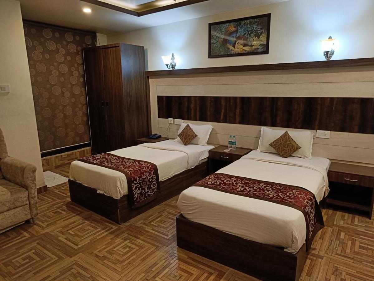 The Grand Orion Hotel Chinhat Exterior photo